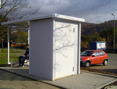 Wartehalle WH 5 mit integrierter Toilettenanlage