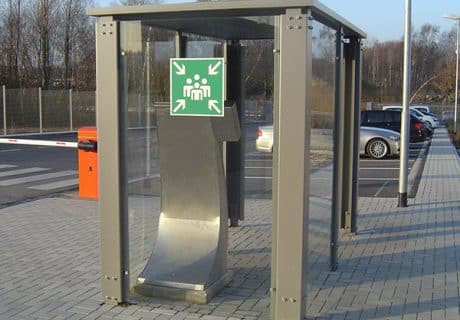 Eine Automatenüberdachung, vorgerichtet für Köcherfundamente