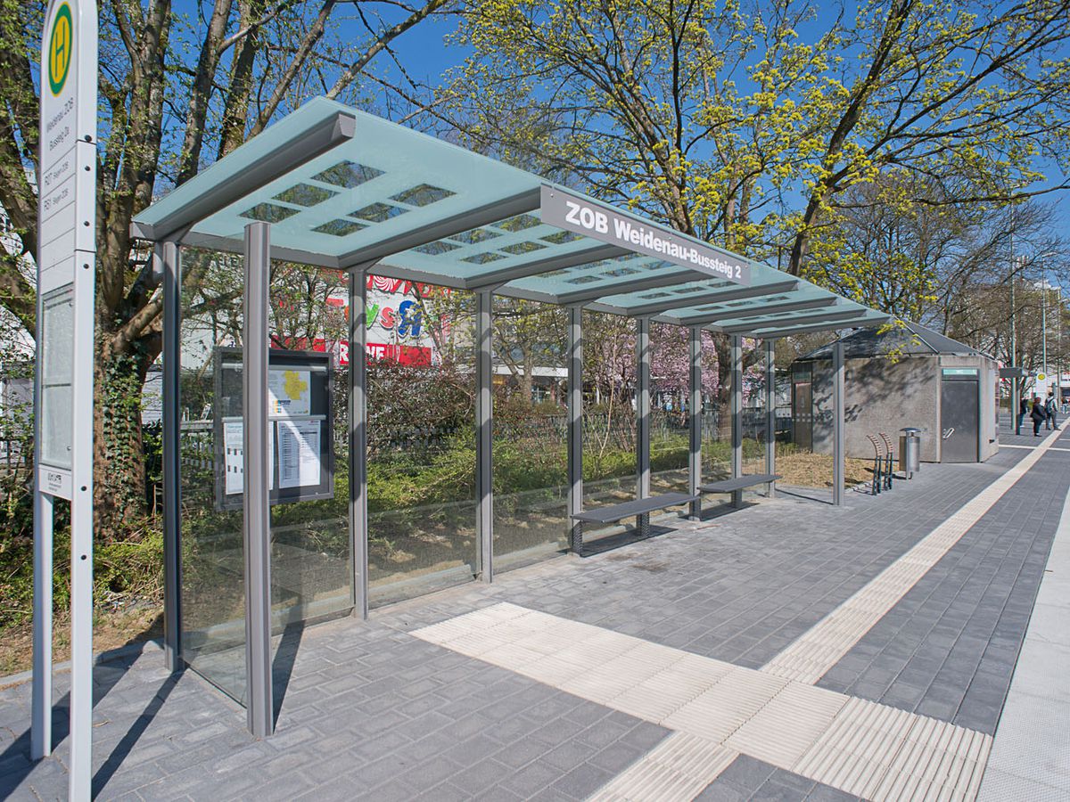 Eine Wartehalle am ZOB Weidenau