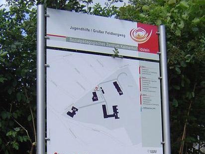Eine Infobeschilderung für das Sozialpädagogische Zentrum Kalmenhof