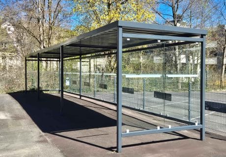 Fahrradüberdachung FH 10 mit Rück- und Seitenwänden (ca. 13,5 m lang x 2,4 m breit)